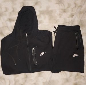 Nike hoodie & sweatpants